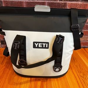 Yeti Hopper M30 Soft Cooler - Like New!